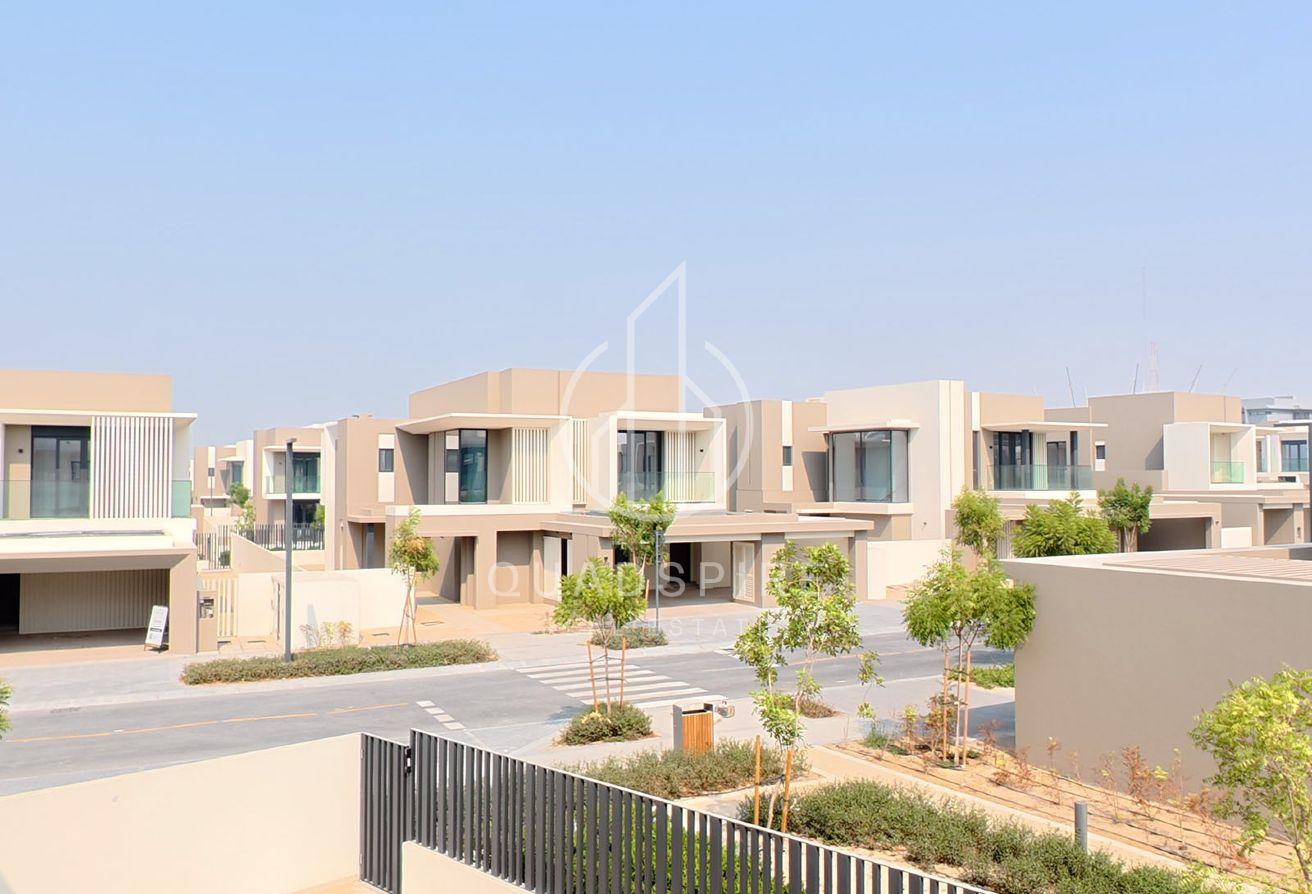 Huge Plot | Corner Unit | Mins To Park | Brand New photo 28