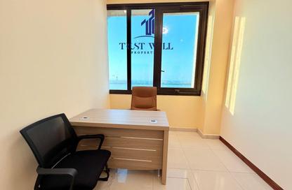 Business Centre - Studio - 4 Bathrooms for rent in Dar Al Salam Building - Corniche Road - Abu Dhabi