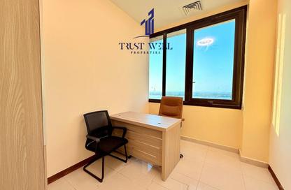Business Centre - Studio - 4 Bathrooms for rent in Dar Al Salam Building - Corniche Road - Abu Dhabi