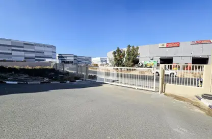 Warehouse - Studio for rent in Umm Ramool - Dubai