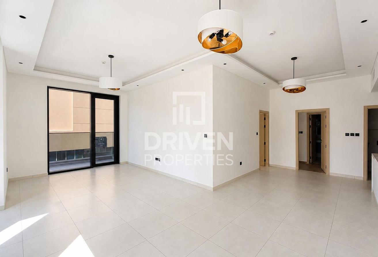 Large Layout | Corner Unit | Close to Mall photo 4