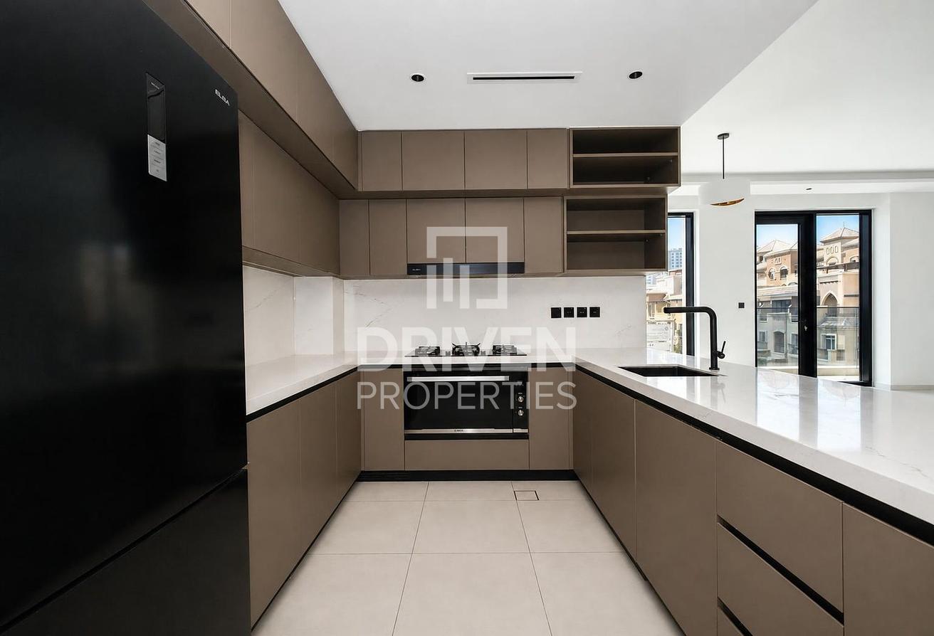 Large Layout | Corner Unit | Close to Mall photo 14