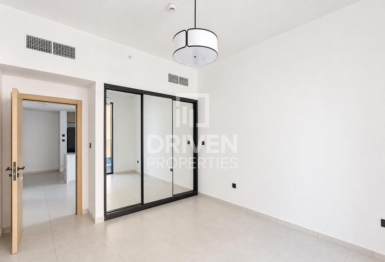 Large Layout | Corner Unit | Close to Mall photo 7