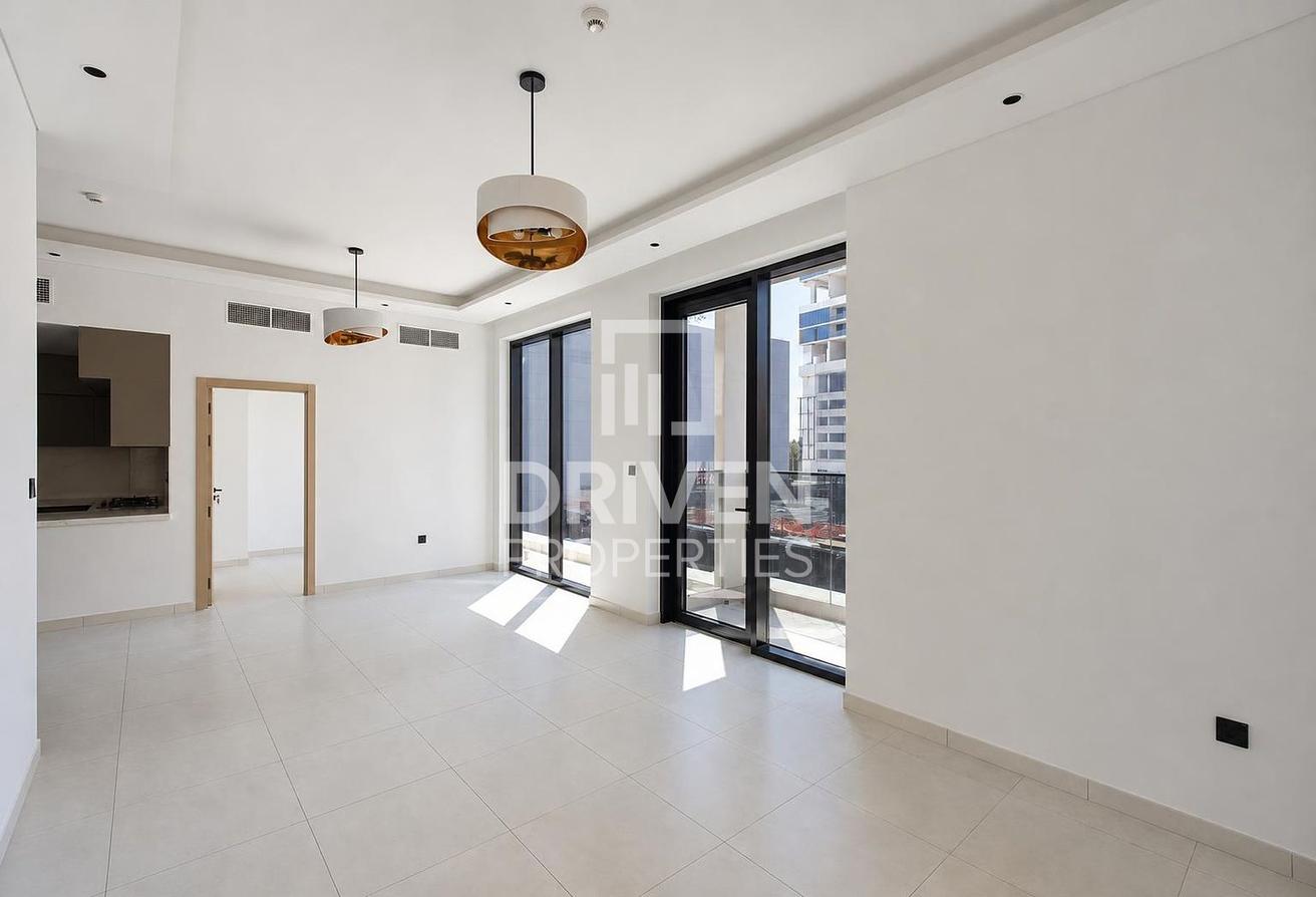 Large Layout | Corner Unit | Close to Mall photo 3