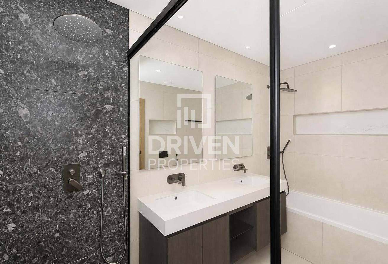 Large Layout | Corner Unit | Close to Mall photo 16