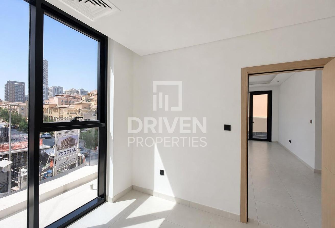 Large Layout | Corner Unit | Close to Mall photo 8