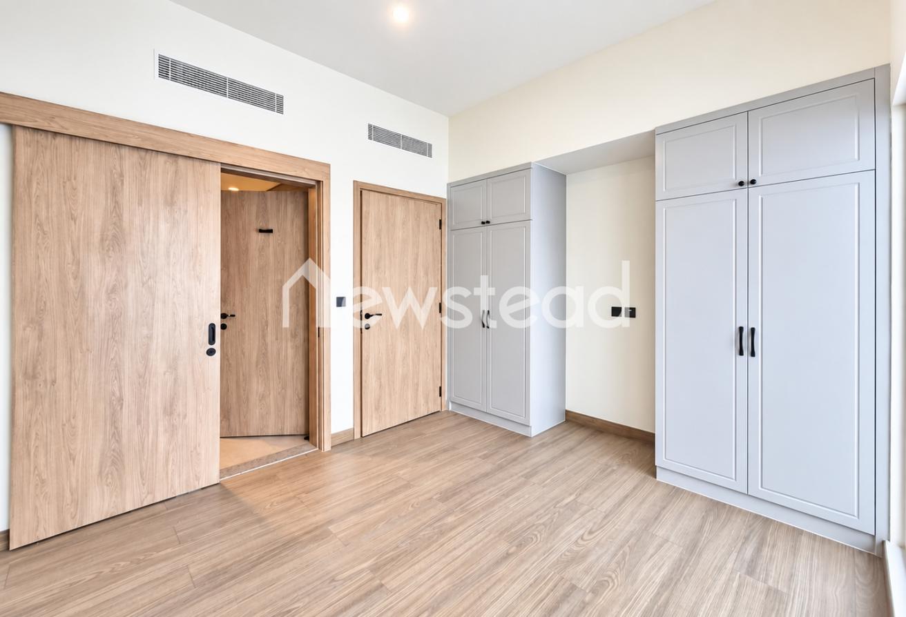 Single Row | Across The Central Hub | Vacant Now photo 9