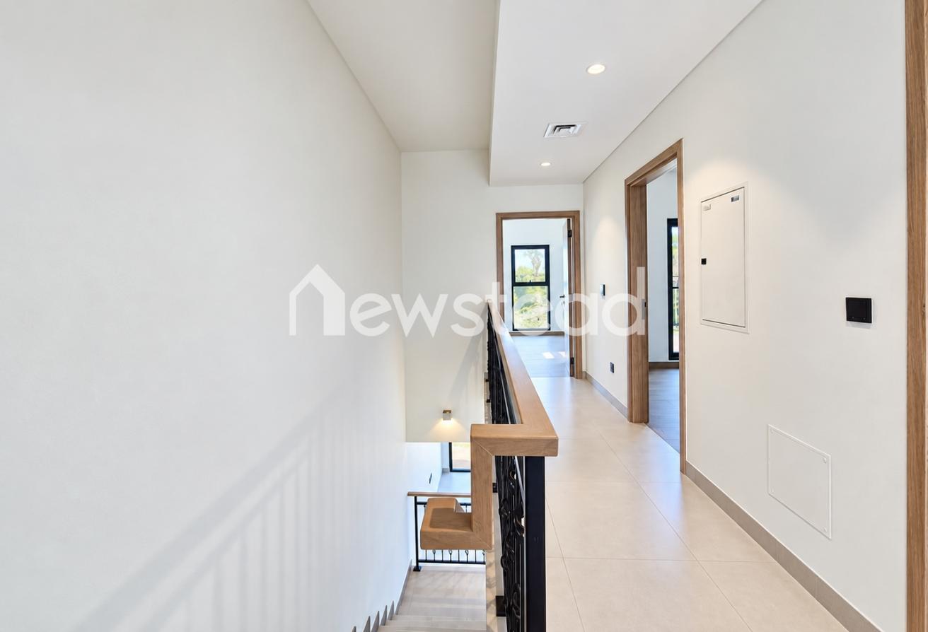 Single Row | Across The Central Hub | Vacant Now photo 8