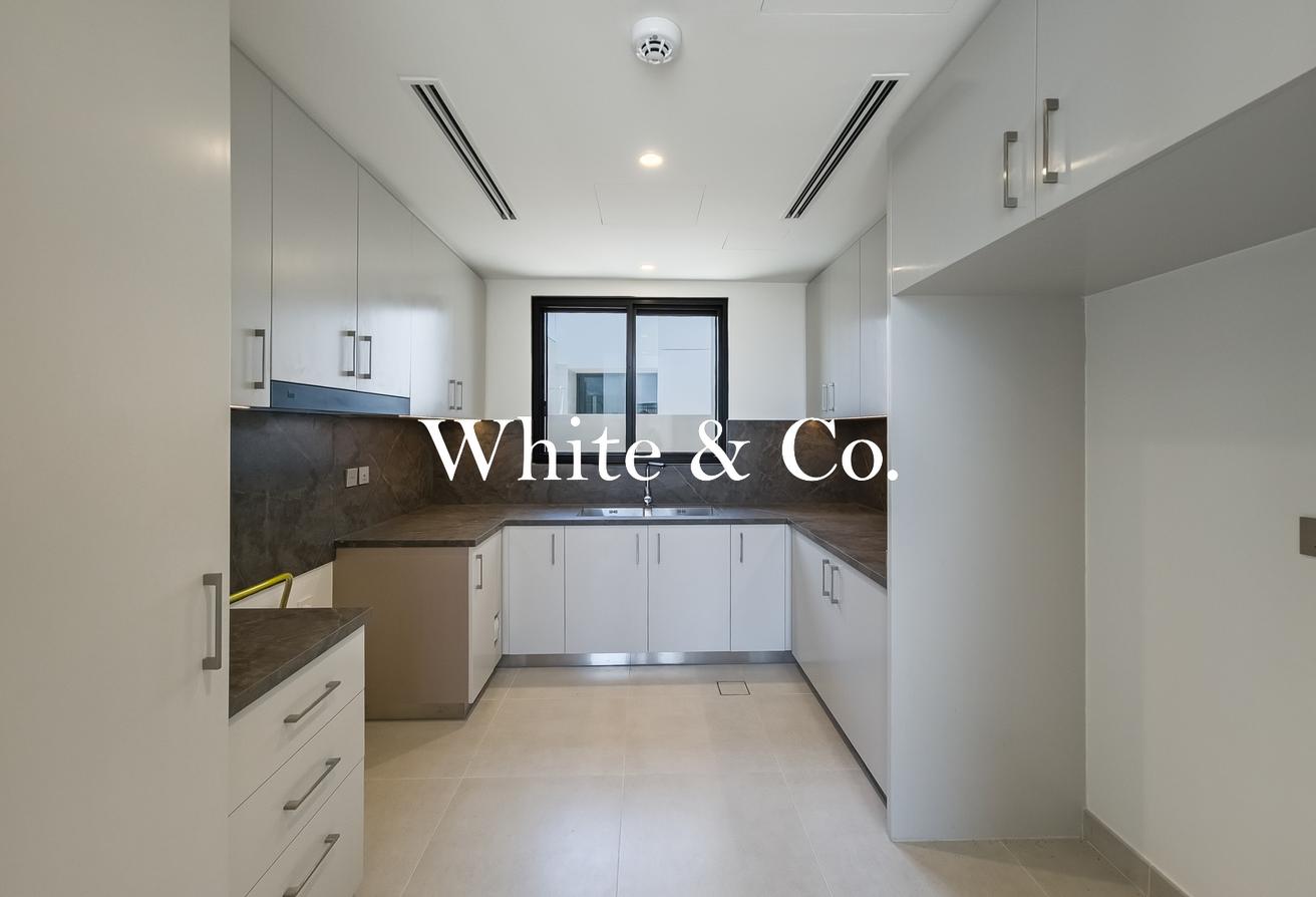 Available Now | Prime Location | On Pool photo 4