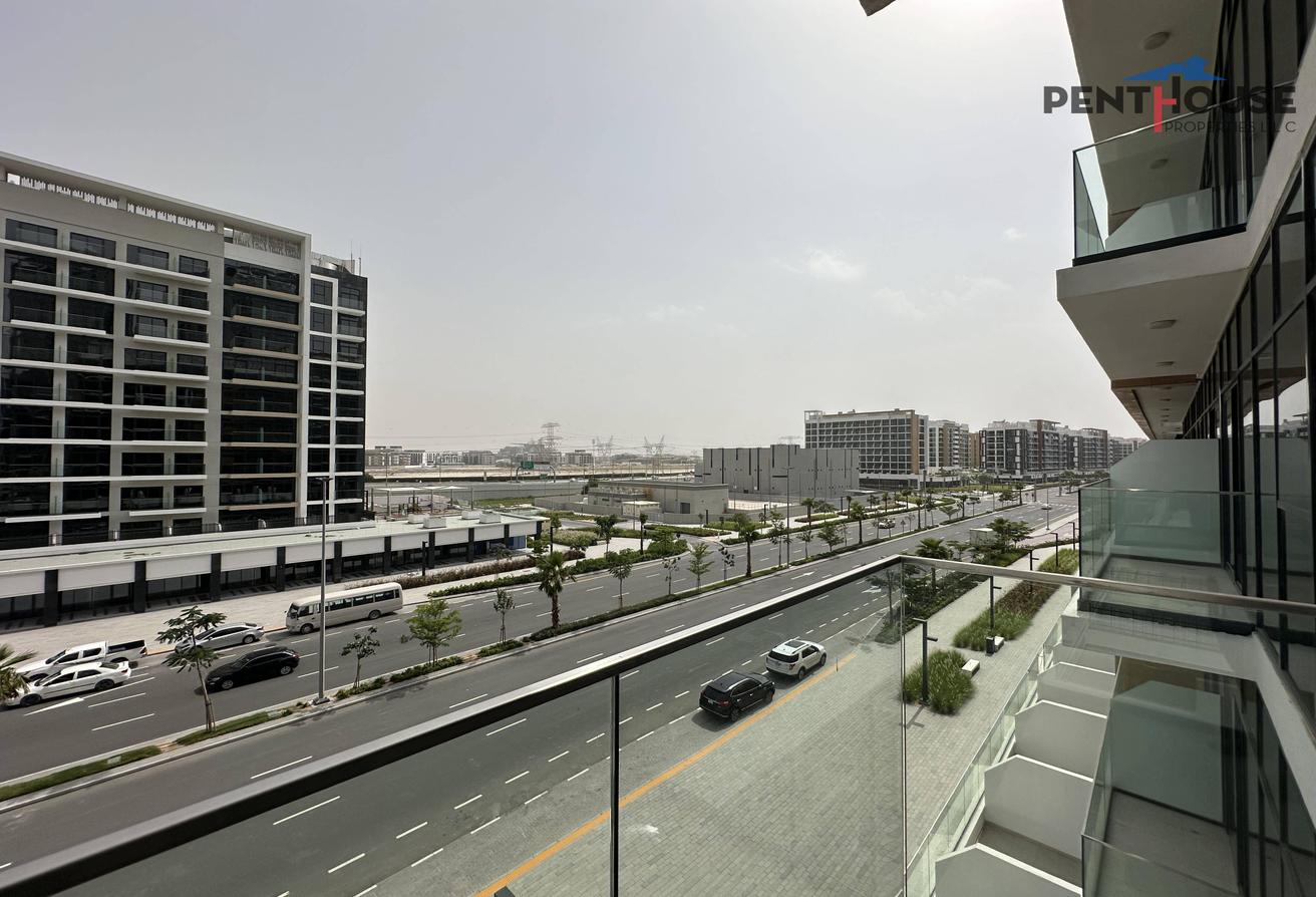 Spacious Furnished | High Floor | Prime Location photo 8