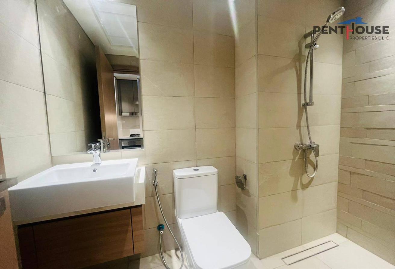 Spacious Furnished | High Floor | Prime Location photo 10