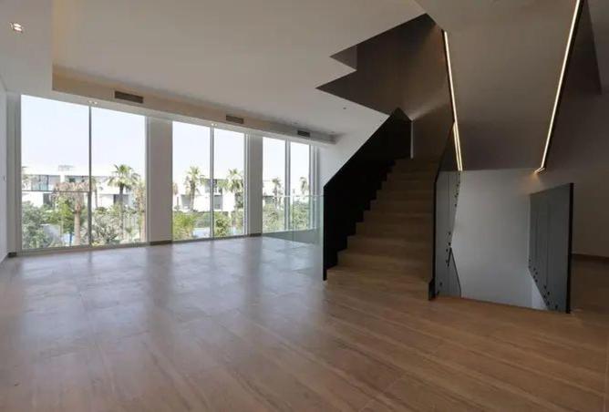 100418018 - Property Image 3