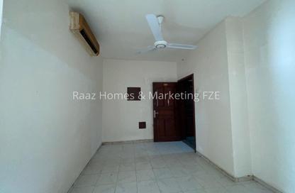 Apartment - 2 - 1 for rent in Al Khudira Building - Al Ghuwair - Al Gharb - Sharjah Apartment - 2 - 1 for rent in Al Khudira Building - Al Ghuwair - Al Gharb - Sharjah