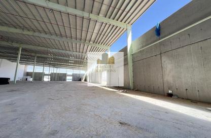 Warehouse - Studio - 3 Bathrooms for rent in Umm Al Thuoob - Umm Al Quwain
