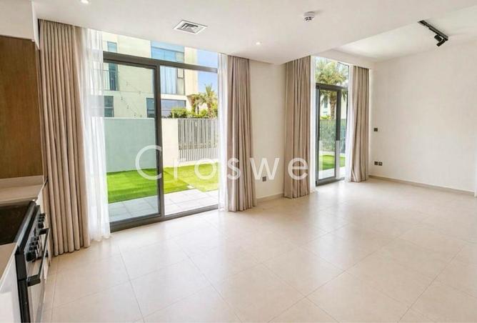Unfurnished | Corner Unit | Landscaped — photo 2