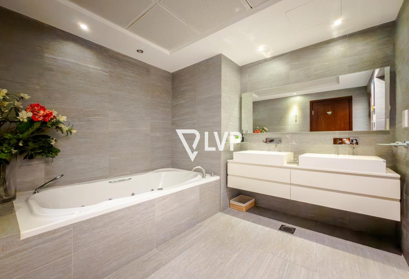 High Floor |Burj Khalifa+Fountain View |Furnished photo 14