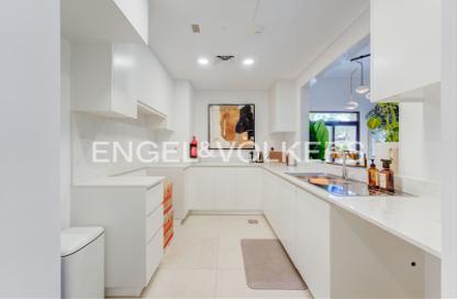 Apartment - 2 - 3 for rent in Asayel 2 - Madinat Jumeirah Living - Umm Suqeim 3 - Umm Suqeim - Dubai