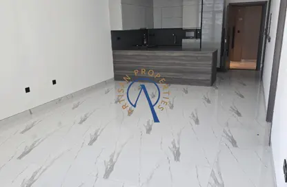Apartment - 1 Bedroom - 2 Bathrooms for rent in Royal Regency - Business Bay - Dubai