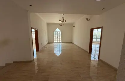 Apartment - 5 Bedrooms - 5 Bathrooms for rent in Al Falaj - Al Riqqa - Sharjah
