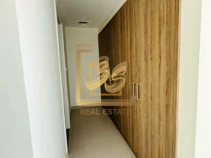 End Unit | Single Row | Park Facing by 209908 