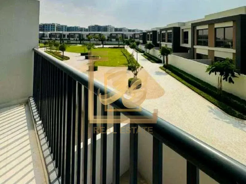 End Unit | Single Row | Park Facing by 209908 