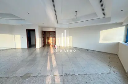 شقة - 3 غرف نوم - 5 حمامات للايجار في المجاز 1 - المجاز - الشارقة