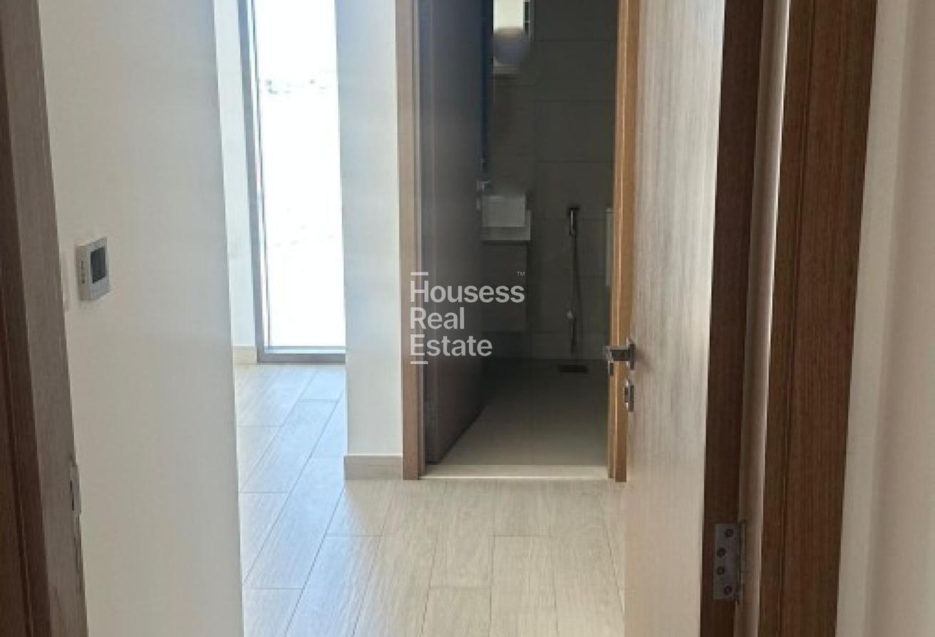 Brand New | Semi-Furnished | Low Floor photo 8