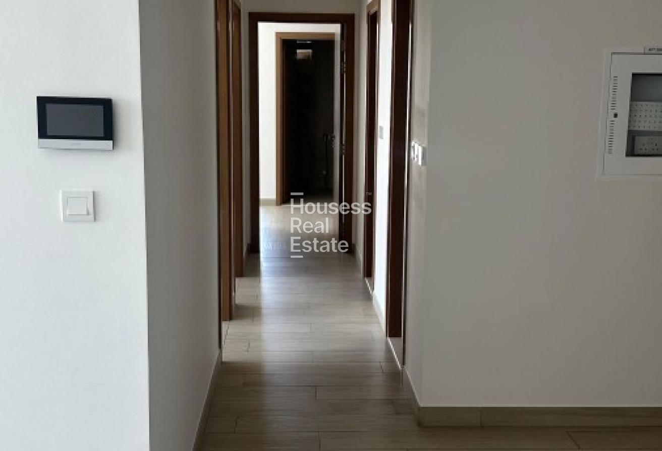 Brand New | Semi-Furnished | Low Floor photo 5
