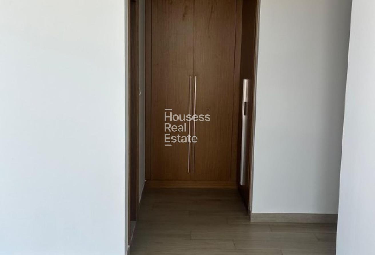 Brand New | Semi-Furnished | Low Floor photo 9