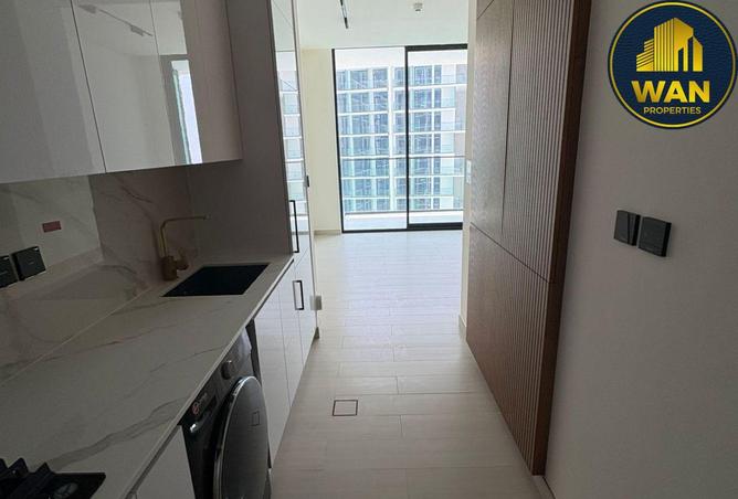 Studio | Modern Layout | Unfurnished photo 2
