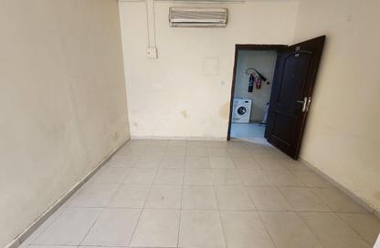 Apartment - Studio - 1 Bathroom for rent in Muwailih Building - Muwaileh - Sharjah