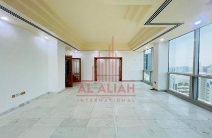 Apartment - 4 Bedrooms - 5 Bathrooms for rent in Corniche Road - Abu Dhabi