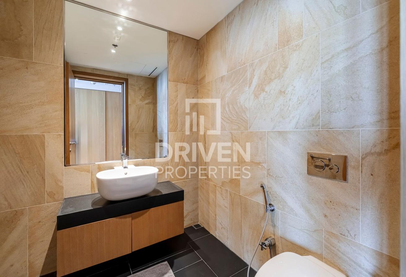 Luxurious Unit with Stunning Views | High Floor photo 10