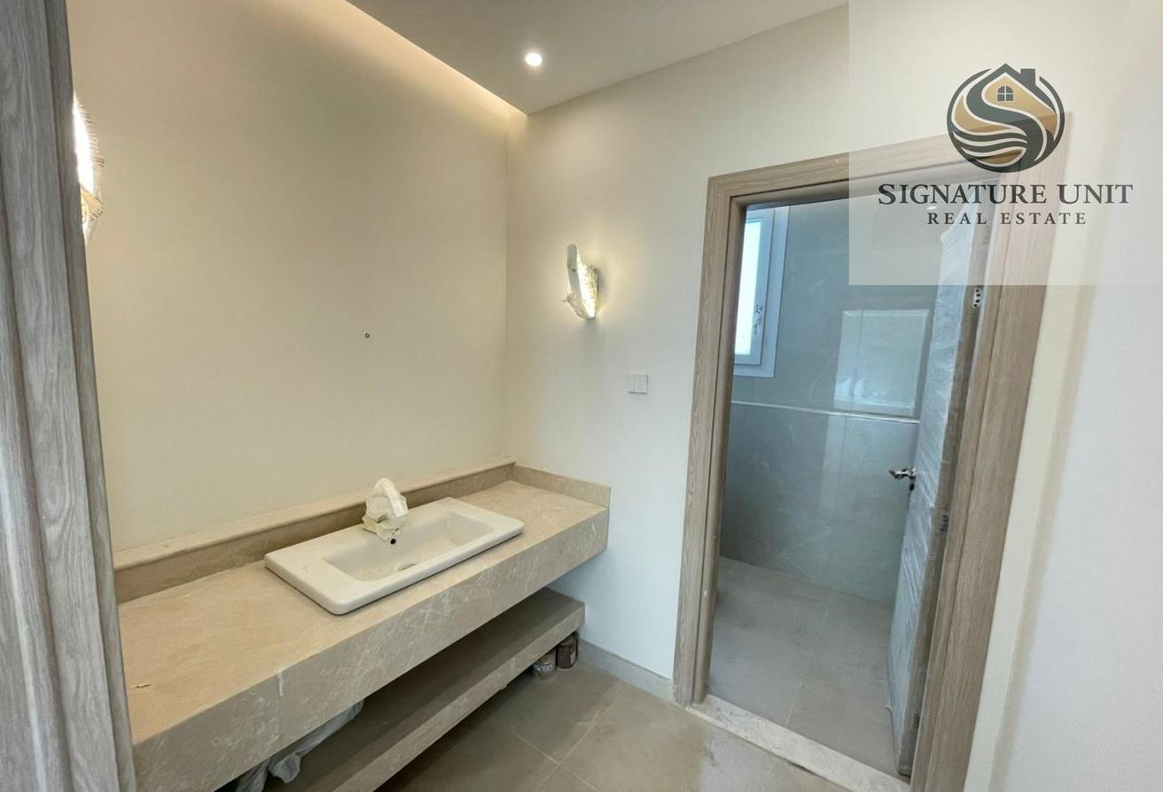 LUXURY 4 MASTER BR VILLA | MAJLIS | DRIVER ROOM photo 14