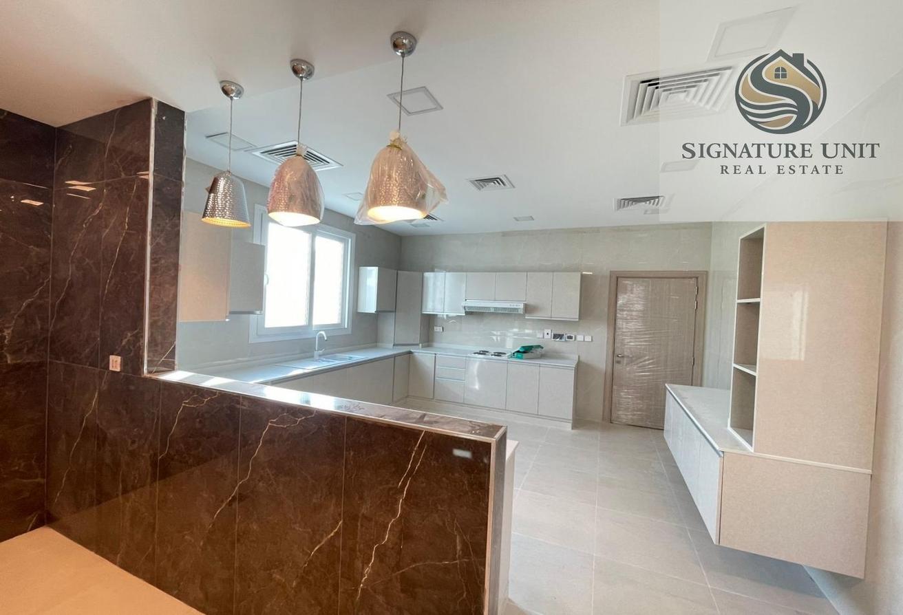 LUXURY 4 MASTER BR VILLA | MAJLIS | DRIVER ROOM photo 13