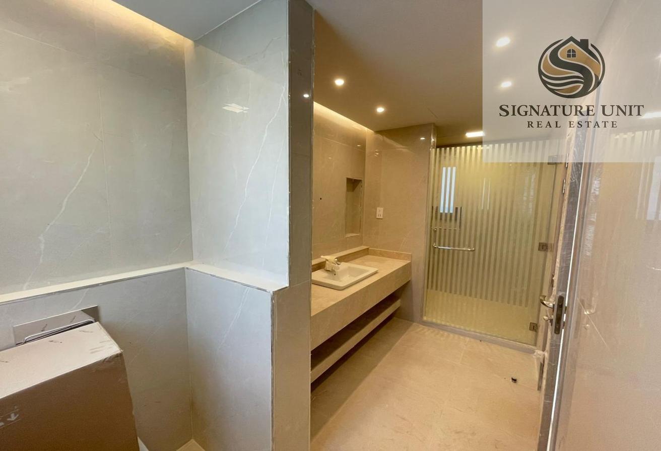 LUXURY 4 MASTER BR VILLA | MAJLIS | DRIVER ROOM photo 16