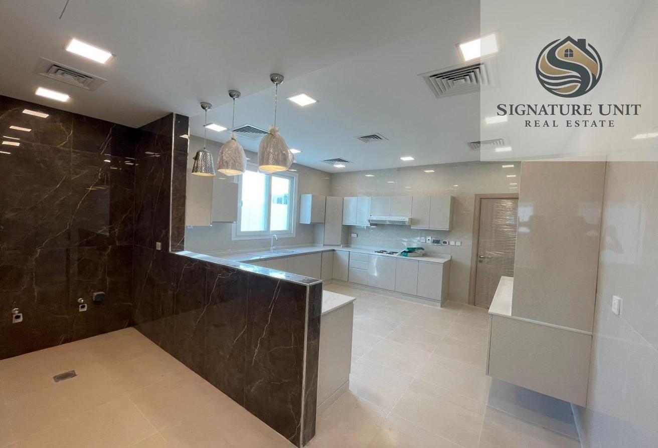 LUXURY 4 MASTER BR VILLA | MAJLIS | DRIVER ROOM photo 12