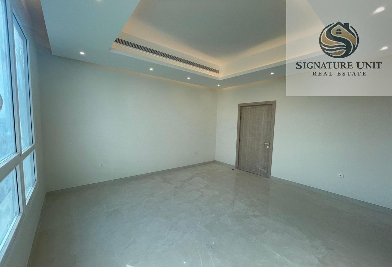LUXURY 4 MASTER BR VILLA | MAJLIS | DRIVER ROOM photo 8