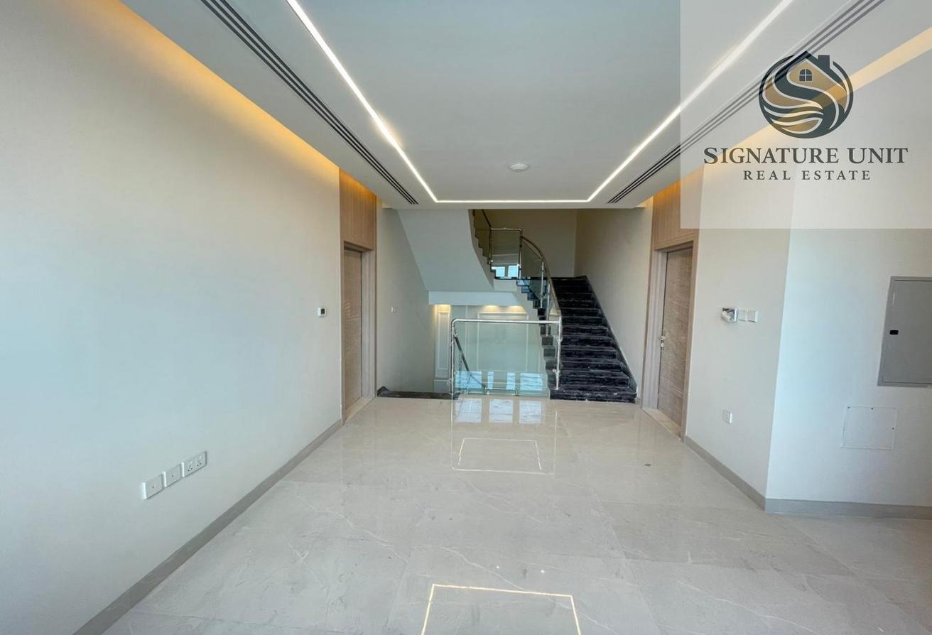 LUXURY 4 MASTER BR VILLA | MAJLIS | DRIVER ROOM photo 7
