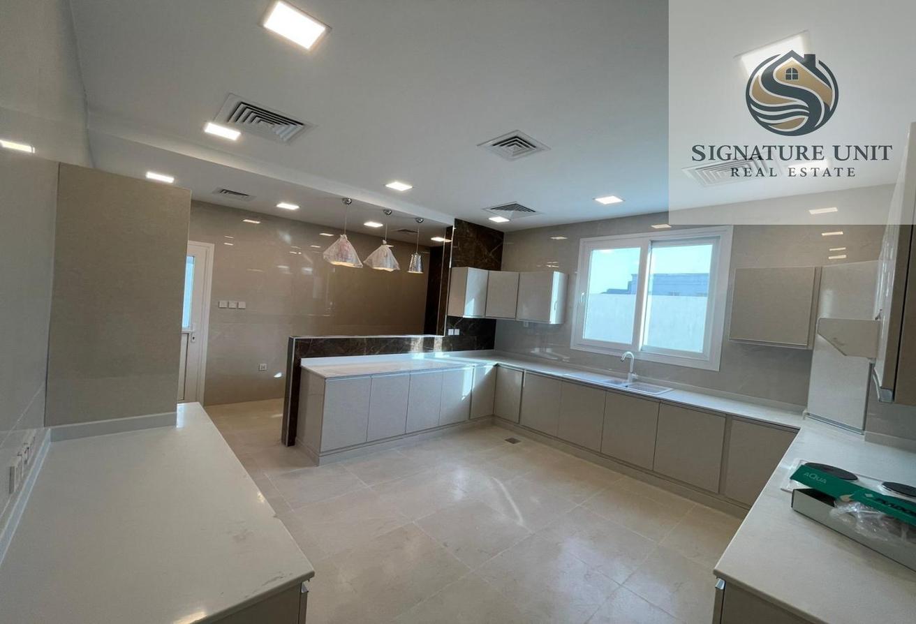 LUXURY 4 MASTER BR VILLA | MAJLIS | DRIVER ROOM photo 11
