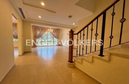 Villa - 3 Bedrooms - 5 Bathrooms for rent in District 5 - Jumeirah Park - Dubai