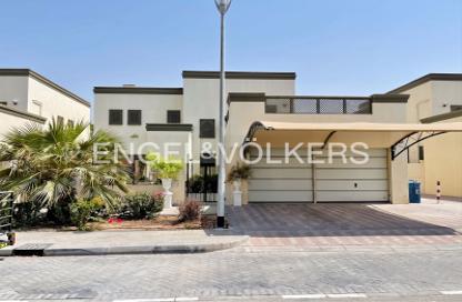 Villa - 3 Bedrooms - 5 Bathrooms for rent in District 5 - Jumeirah Park - Dubai