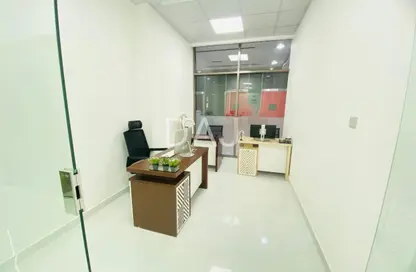 مكتب - غرفة نوم - 1 حمام للايجار في ريد اڤينيو - منطقة القرهود - دبي