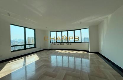 Apartment - 1 - 1 for rent in Liwa Centre Towers - Hamdan Street - Abu Dhabi