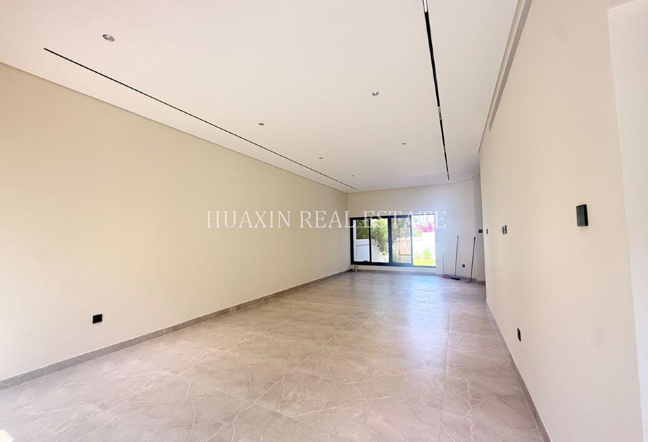 Contemporary 4 Bedrooms | Private Pool | Very Nice photo 3