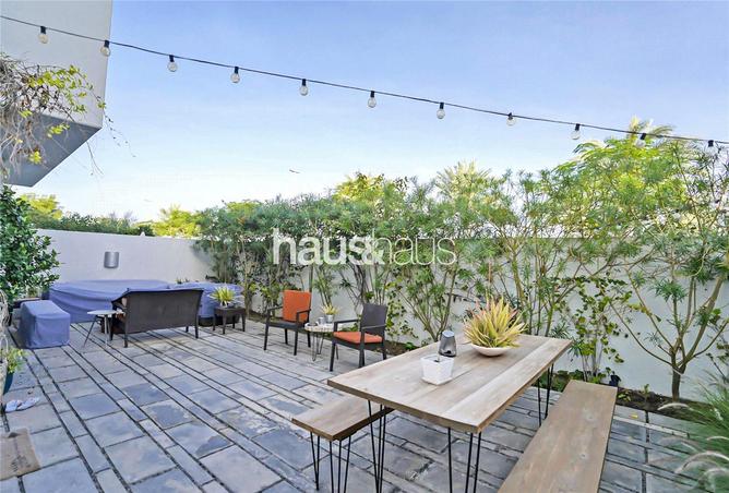 Huge Garden | End Unit | Single Row | Well-Kept