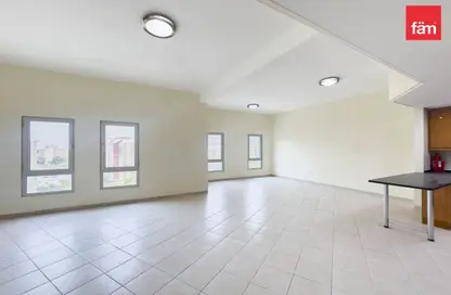 شقة - 2 غرف نوم - 3 حمامات للبيع في مبنى 165 - طراز حديث - ديسكفري جاردنز - دبي