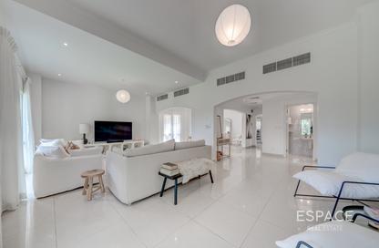 Villa - 3 Bedrooms - 3 Bathrooms for rent in Meadows 9 - Meadows - Dubai