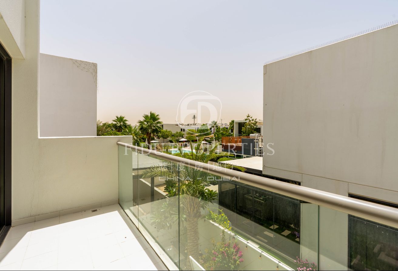 Exclusive | Corner Plot | V3 | Vacant on Transfer