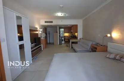 Apartment - 1 Bathroom for rent in Global Lake View - JLT Cluster E - Jumeirah Lake Towers - Dubai